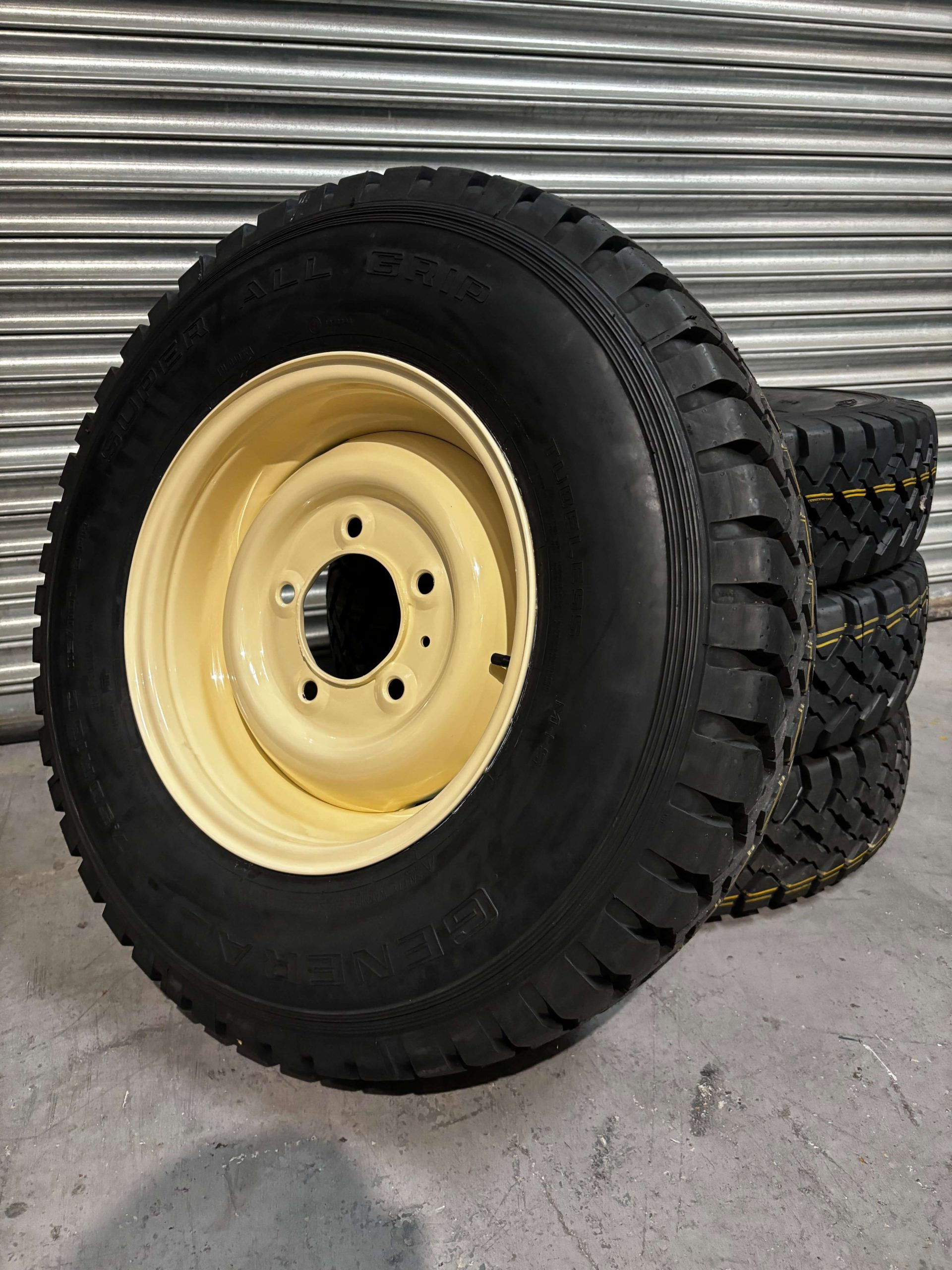 GENERAL GRABBER SUPER ALL GRIP 7.50R16 + 16 X 6.5 CLASSIC LIMESTONE RIMS X 4