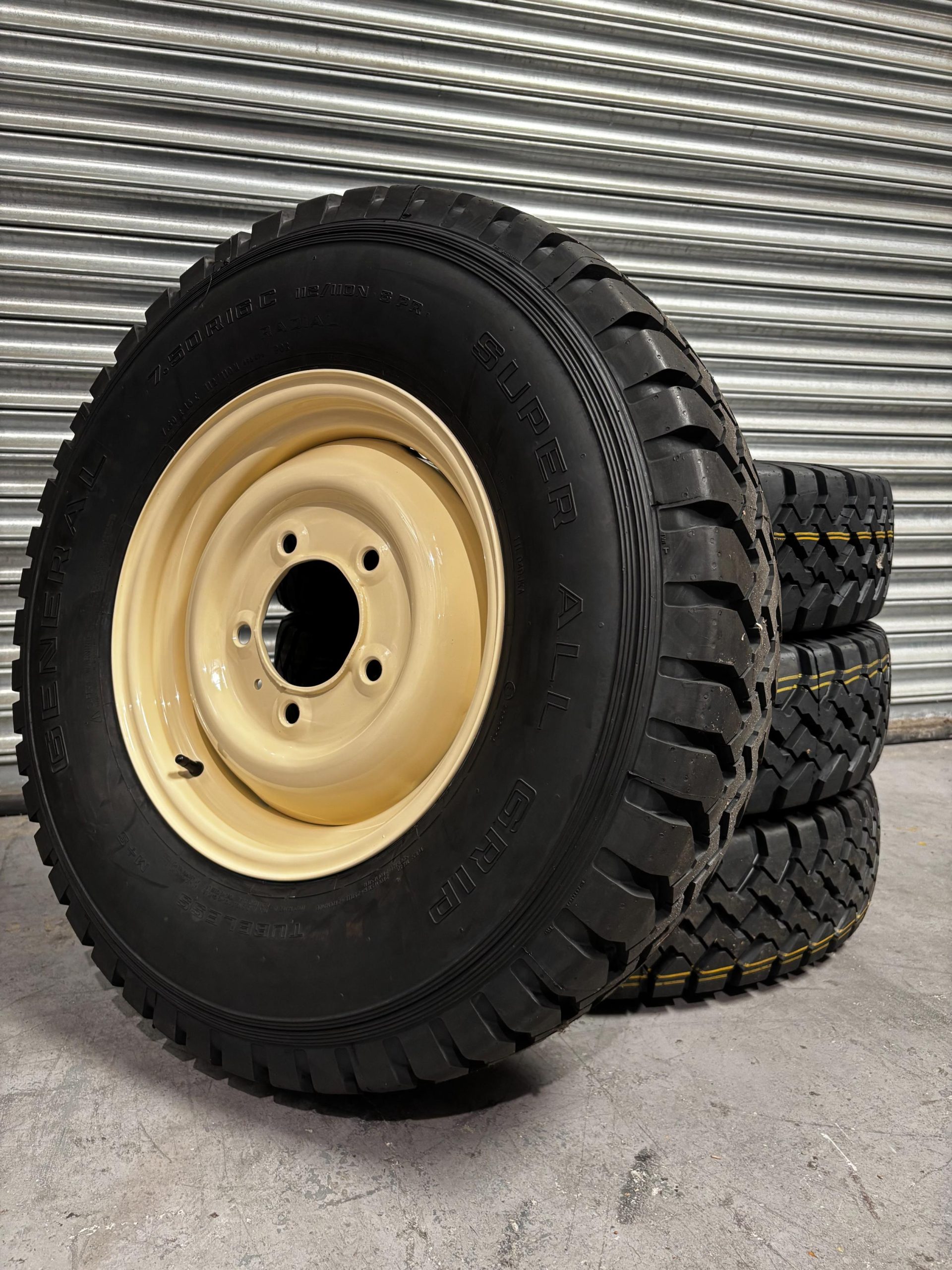 GENERAL GRABBER SUPER ALL GRIP 7.50R16 + 16 X 5.5 CLASSIC LIMESTONE RIMS X 4