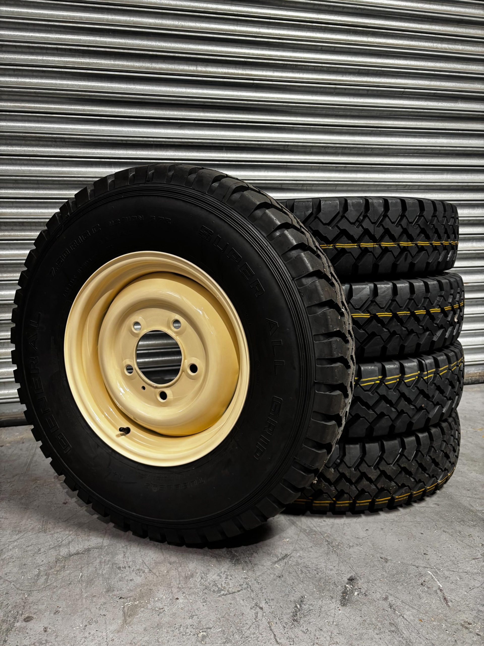 GENERAL GRABBER SUPER ALL GRIP 7.50R16 + 16 X 5.5 CLASSIC LIMESTONE RIMS X 5