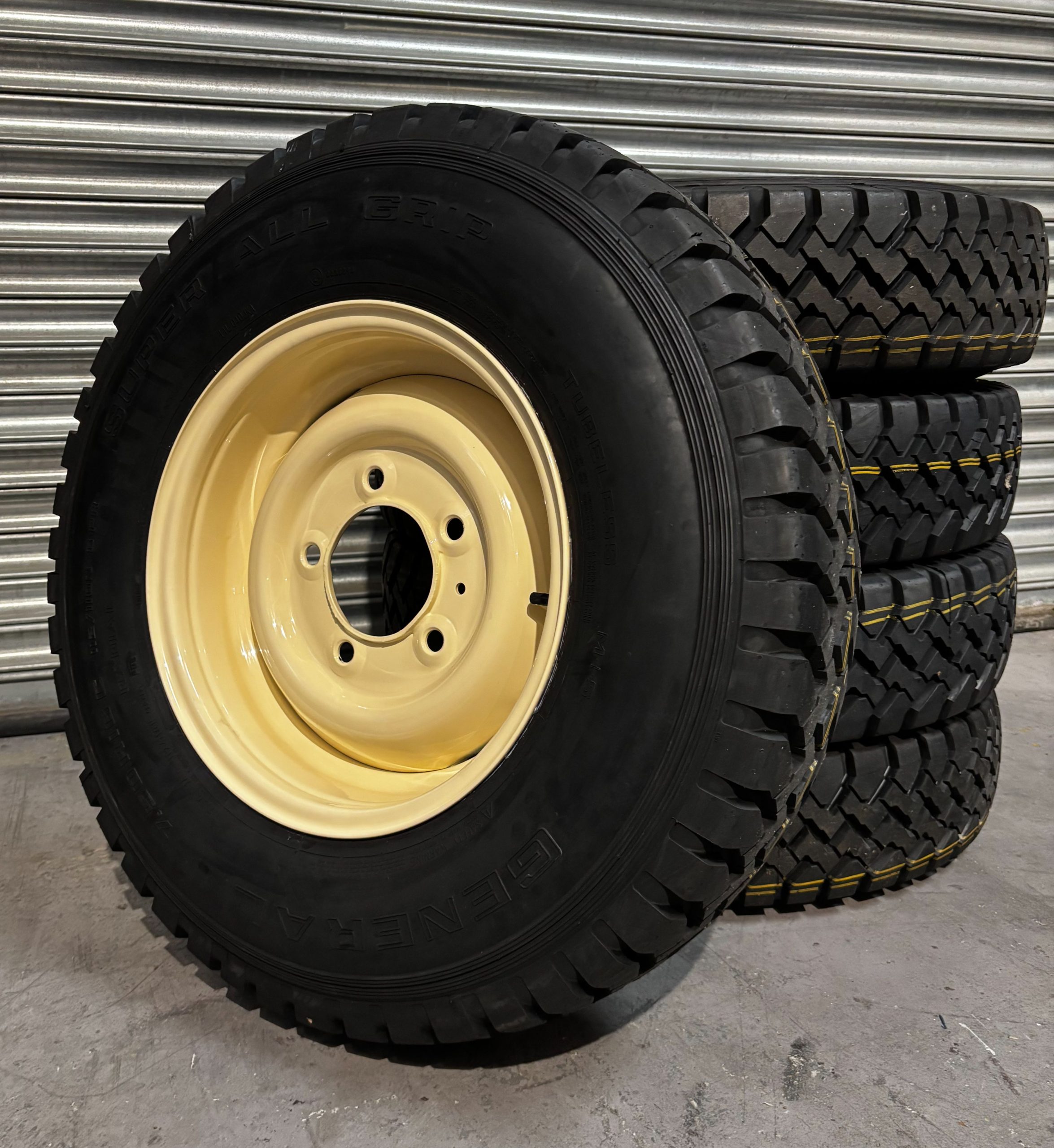 GENERAL GRABBER SUPER ALL GRIP 7.50R16 + 16 X 6.5 CLASSIC LIMESTONE RIMS X 5