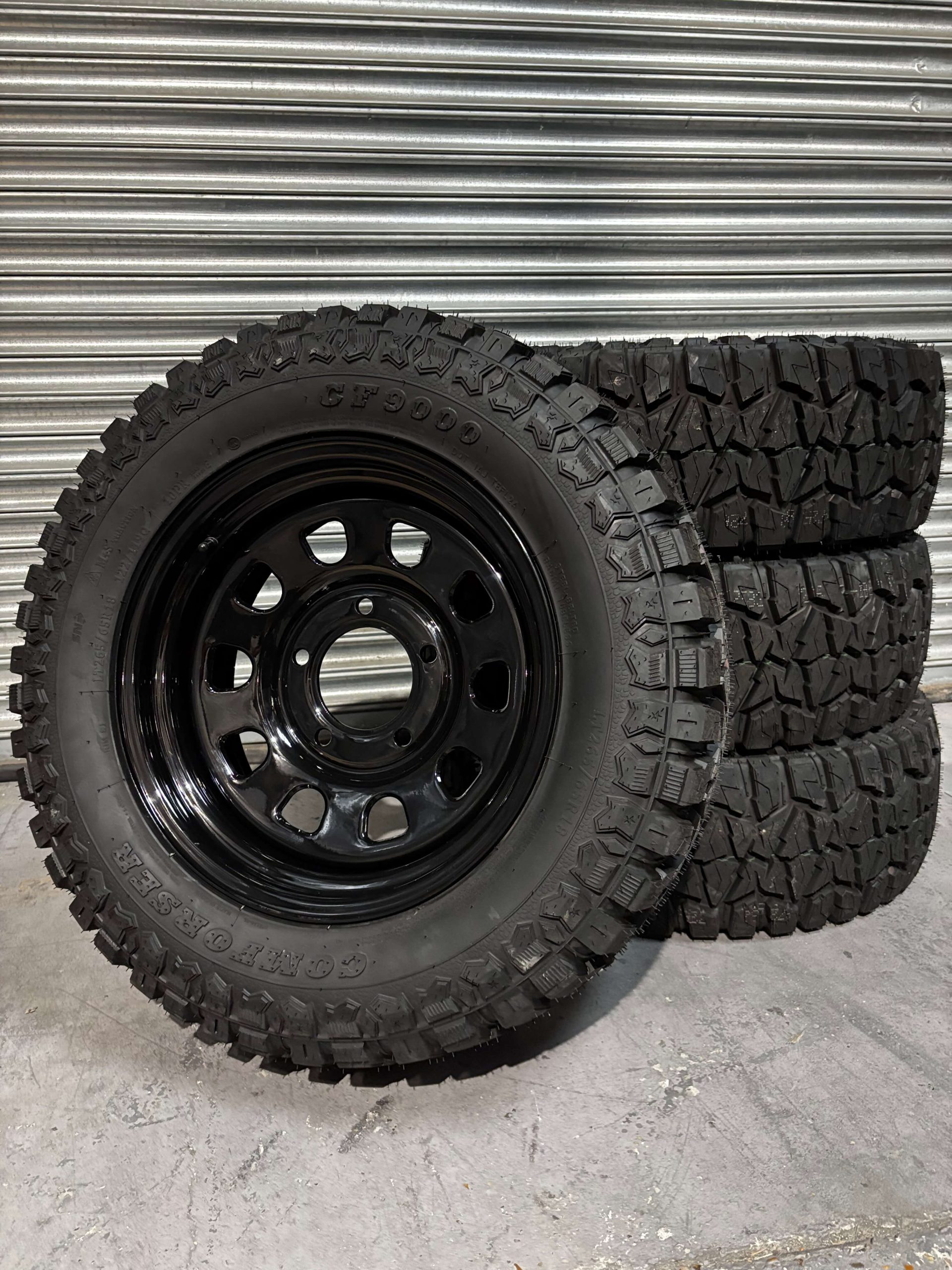 18″ D MOD BLACK STEEL RIMS + COMFORSER CF9000 RUGGED TERRAIN – 265/65R18 TYRES X 4
