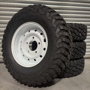 BFGoodrich Mud Terrain KM3 235/85r16 & WHITE Wolf Style Steel Rims (ET0) to fit Defender x 4