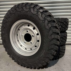 BFGoodrich Mud Terrain KM3 235/85r16 & SILVER Wolf Style Steel Rims (ET0) to fit Defender x 4