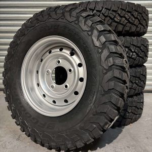BFGoodrich Mud Terrain KM3 235/85r16 & SILVER Wolf Style Steel Rims (ET0) to fit Defender x 5